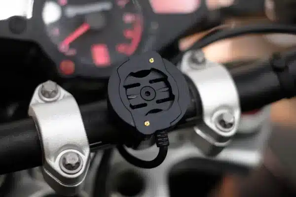 Moto 2 lādētāja stiprinājuma ieliktnis – pilt 7